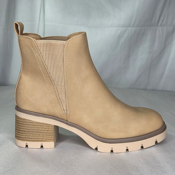 NWT MIA Women's Panola Stacked Heel Lug Sole Chelsea Booties In Neutral - Picture 2 of 7